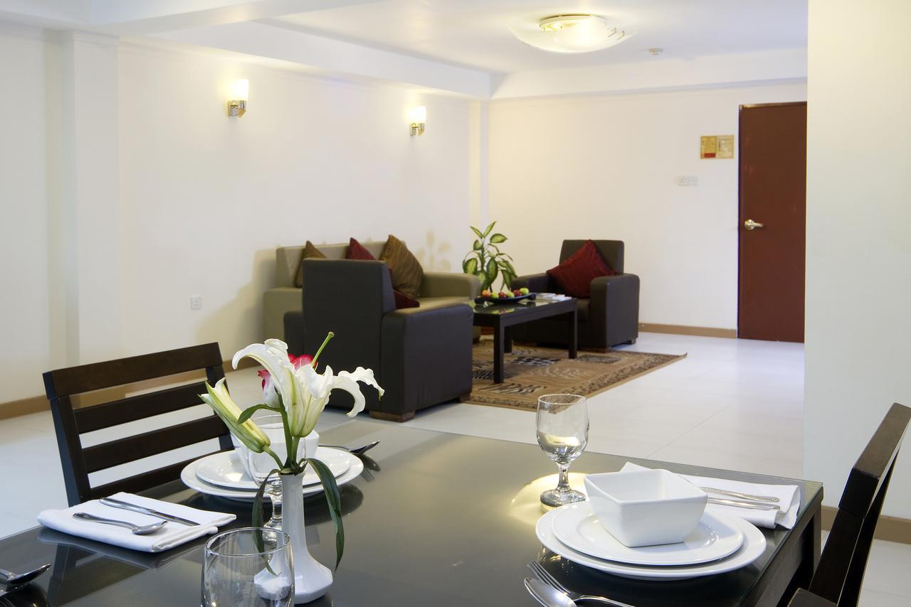 Mookai Suites Male Exterior photo