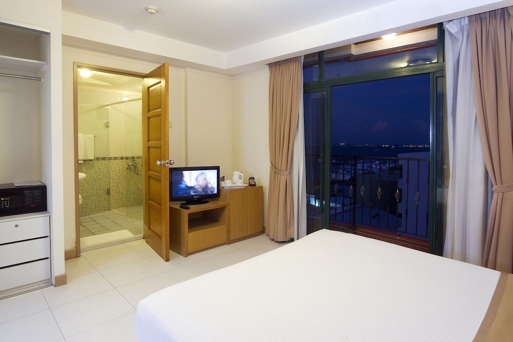 Mookai Suites Male Exterior photo