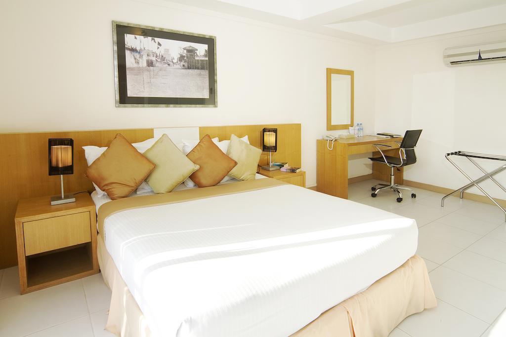 Mookai Suites Male Exterior photo